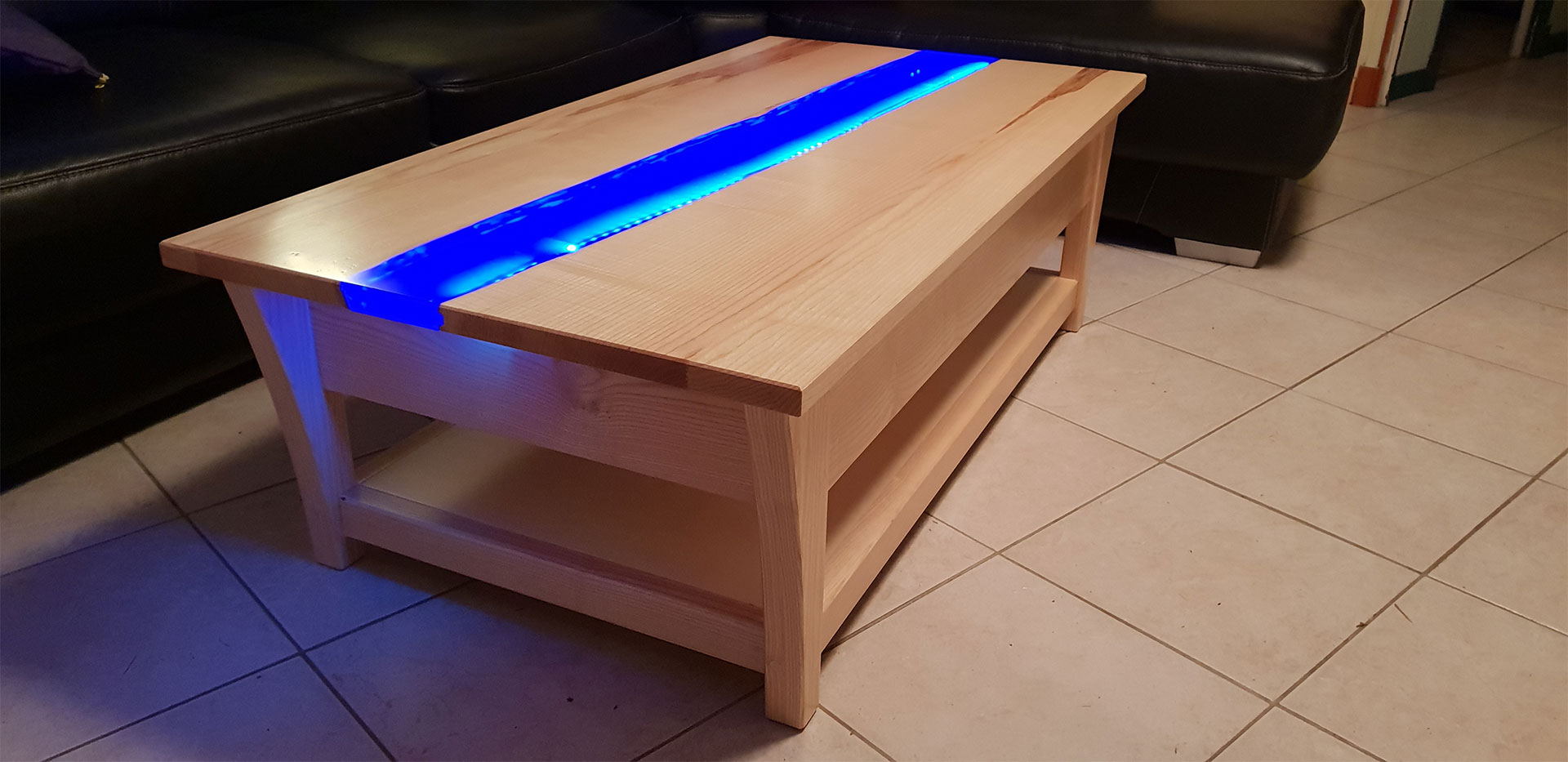 Creation of a fluorescent river table with SC clear color blue resin n°1 Boutique résine époxy