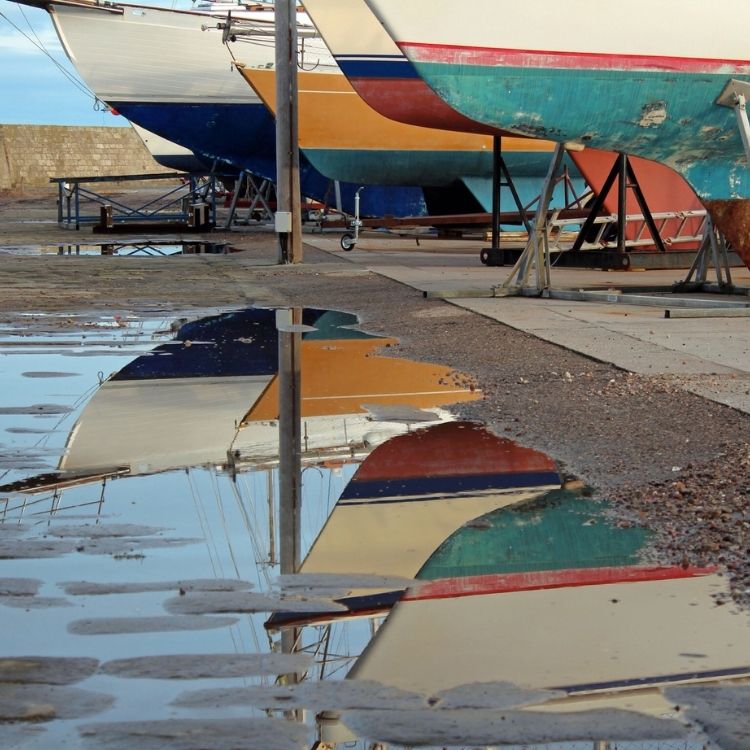 Réparation coque de bateau : epoxy ou polyester ? Boutique résine époxy