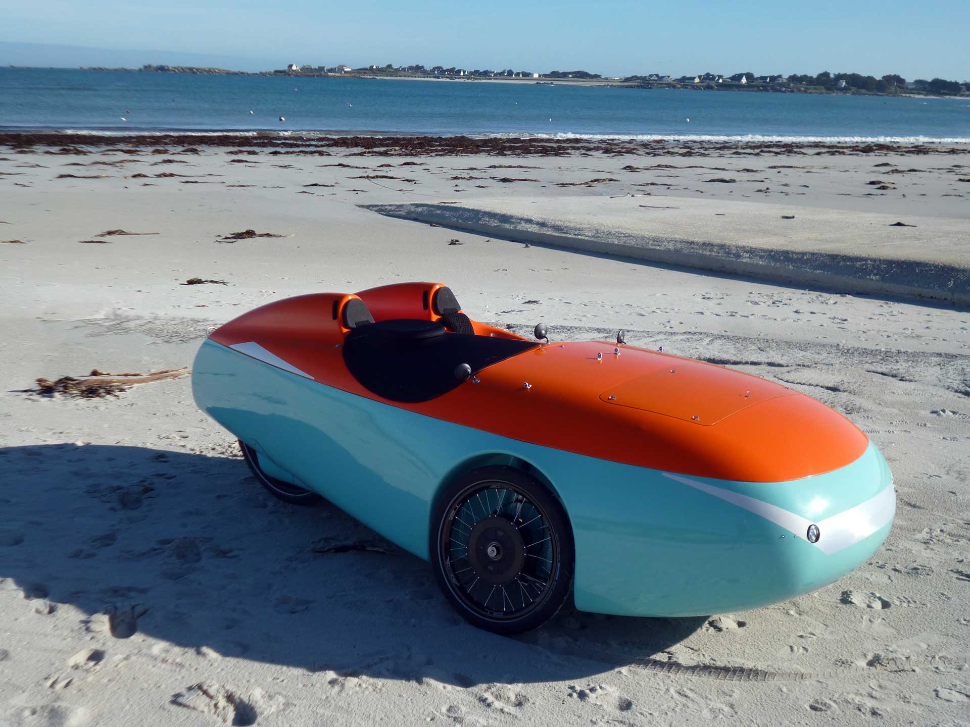 Manufacturing a carbon fiber velomobile